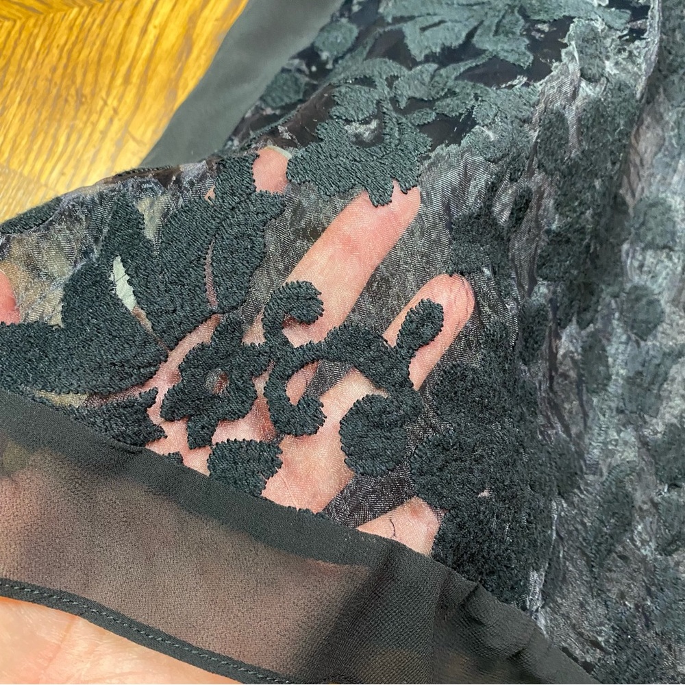 ASTR The Label Black Sleeveless Sheer Floral Top
Size: S - Picture 7 of 11
